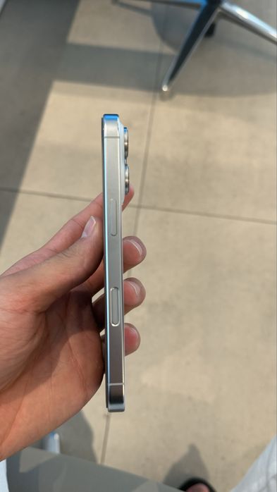 iPhone 16 pro white
