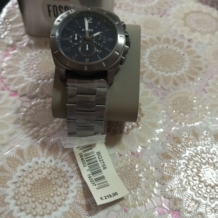 Часовник Fossil чисто нов