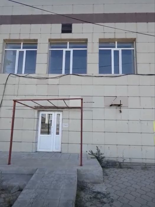 Двухэтажное здание отдельностоящее