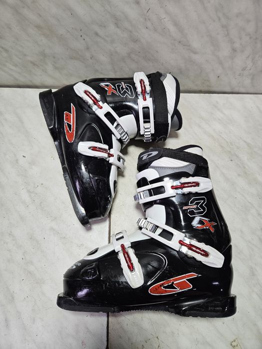 Clapari ski schi Dalbello mondo 24 corespunde mărimii 37