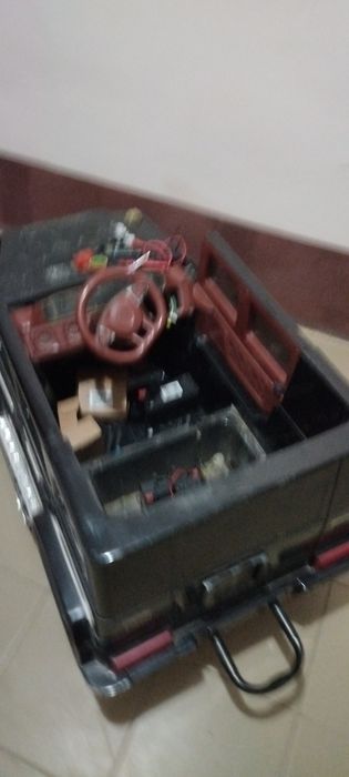 Детских электромобилей.