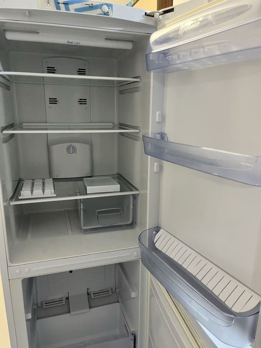 Холодильник indesit