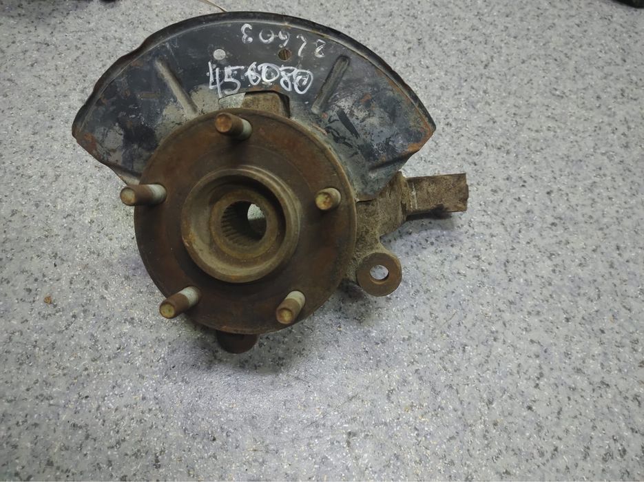 Цапфа, поворотный кулак Tribute, Escape