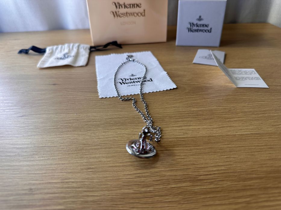 Colier Vivienne Westwood ”world’s end orb”, bilă roz + argintiu mic