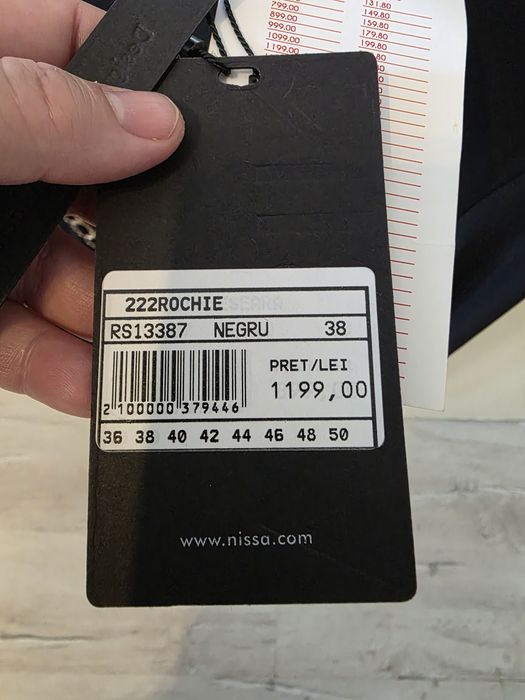 Rochita Nissa cu eticheta