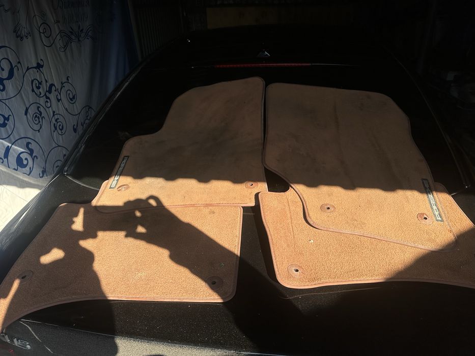 Продам оригинальные коврики порш каен