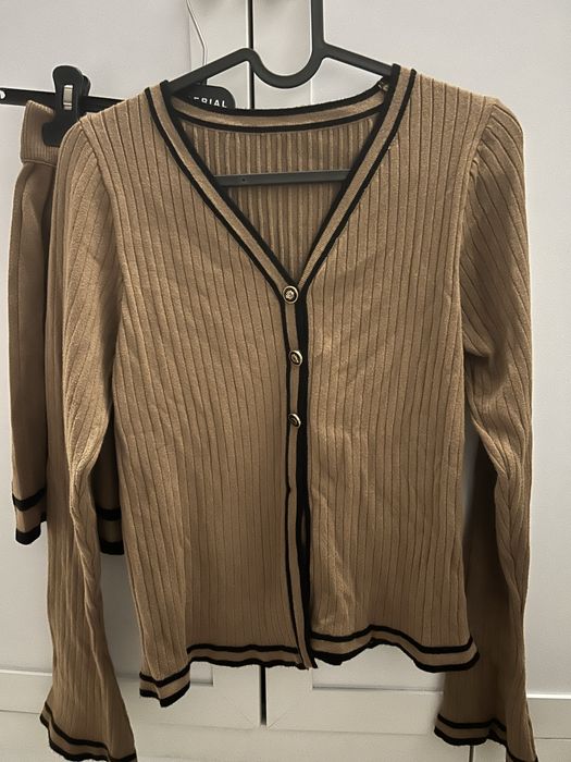 Дамски комплект пола и блуза