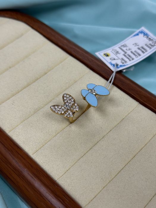 Золотое кольцо с бриллиантами бабочка