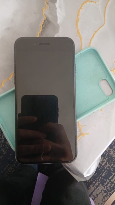 Продам IPhone SE2020