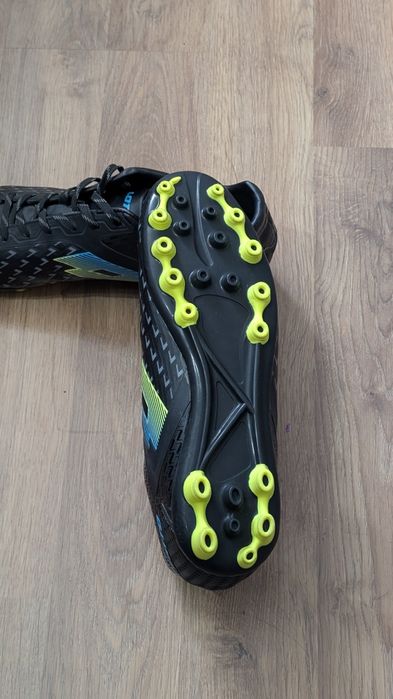 Футбольные бутсы Lotto