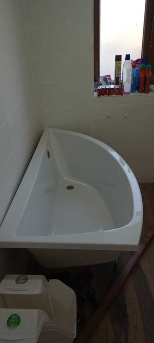 Vand cada Cersanit  si chiuveta Avocado Ravak, pentru bai mici