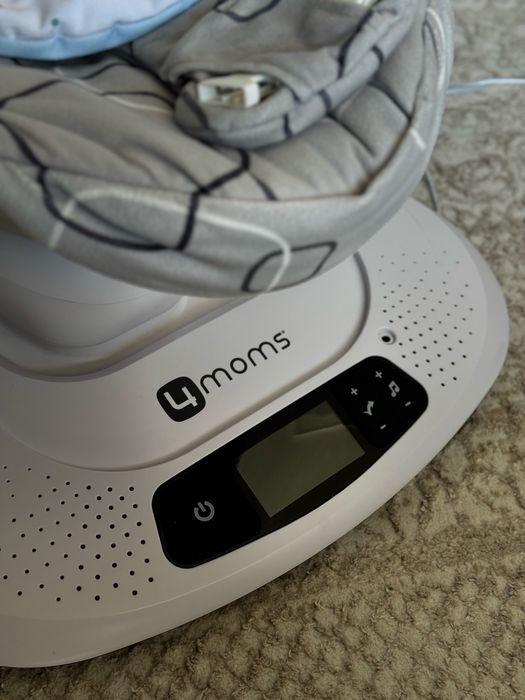 Balansoar 4moms + jucarii cadou