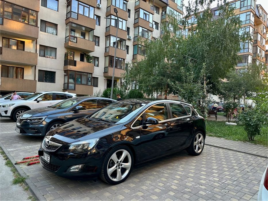 Vand opel astra j motor 1.7 diesel an 2011 masina întreținută