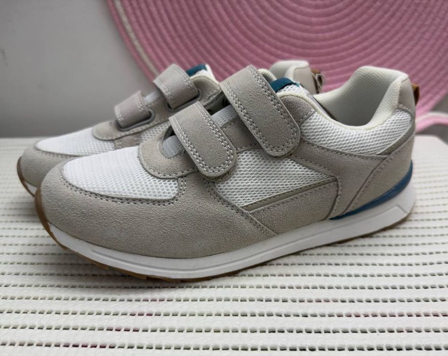 Крлссовки бренда Primark