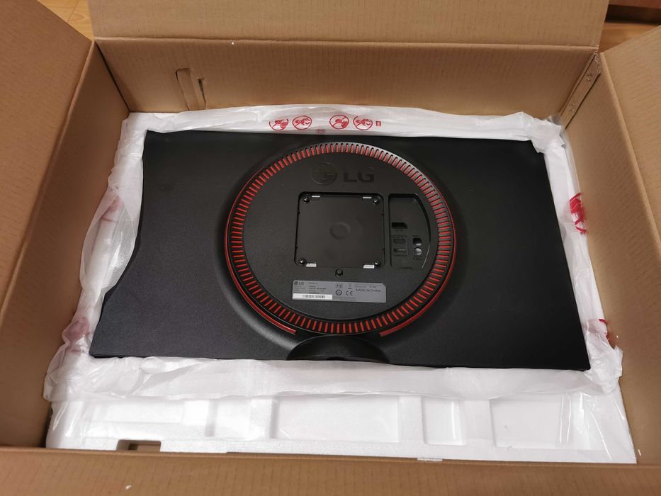 Monitor Gaming LG 1080p 27" 144Hz 5ms  27GL650F, placa de baza defecta, ecran intact si functional cu placa noua