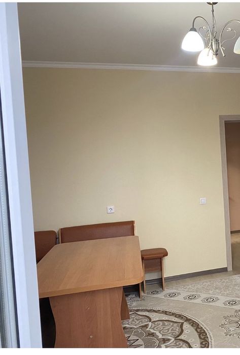 Кухонный уголок со столом