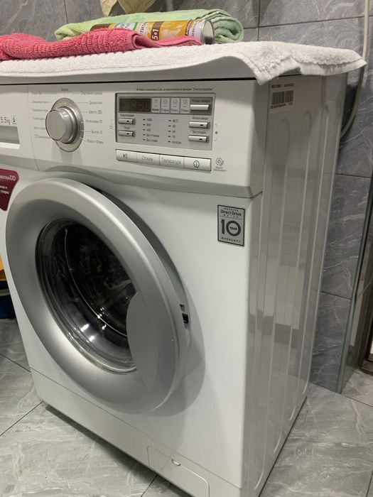 Стиральная машина LG белый , в хорошом состоянии ,