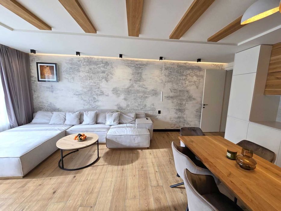 Дизайнерски обзаведен апартамент с 3 спални за продажба в Банско