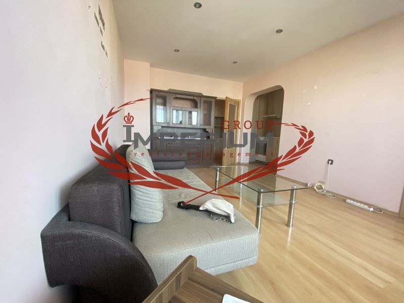 Дава се под наем Двустаен апартамент в Варна, Цветен квартал - 65 кв.м за 408 € - Снимка #1