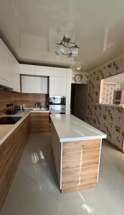 Продам 5- ти комнатную квартиру