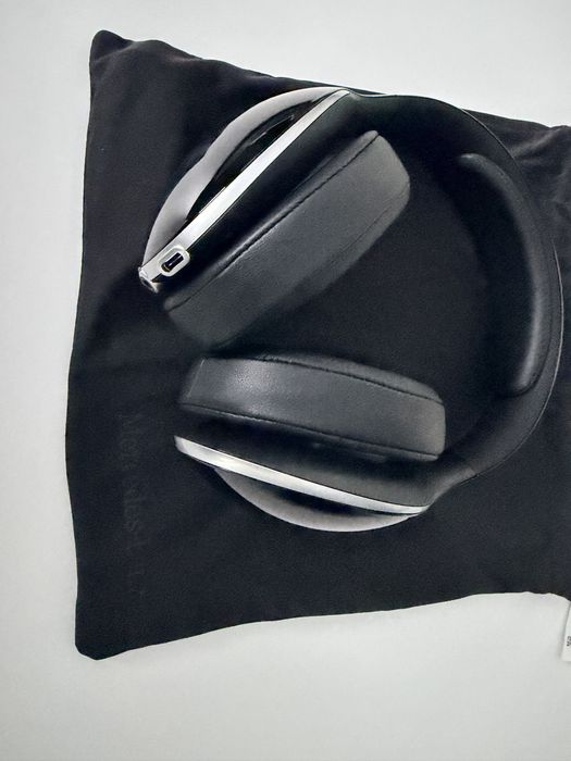 Casti noi bluetooth Mercedes cu active noise canceling