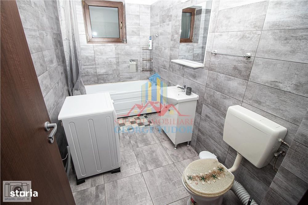 Apartament 2 camere total decomandat + parcare privata, Str. Acvilei 4