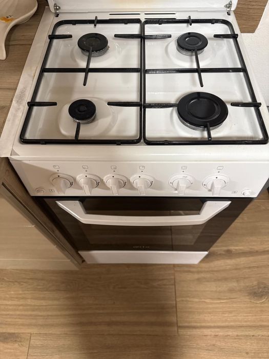 Vand aragaz,folosit de cateva ori,stare impecabila