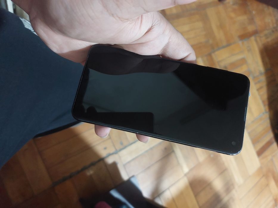 Samsung s10e 128 GB ram 6