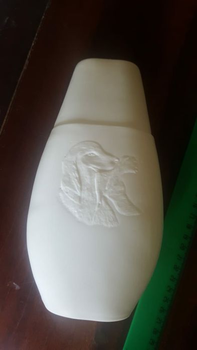 Белая бутылка пластиковая