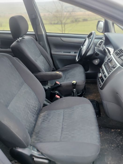 Vând toyota avensis verso, masina este radiată !