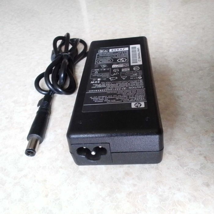 HP - Dell 90Watt. Блок питания для ноутбука.