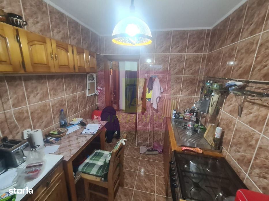 Apartament cu 3 camere de vanzare in Campina - Zona Cuza