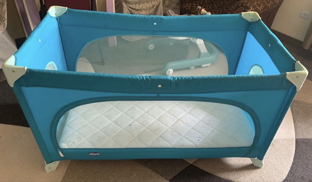 Продам игровой манеж Chicco