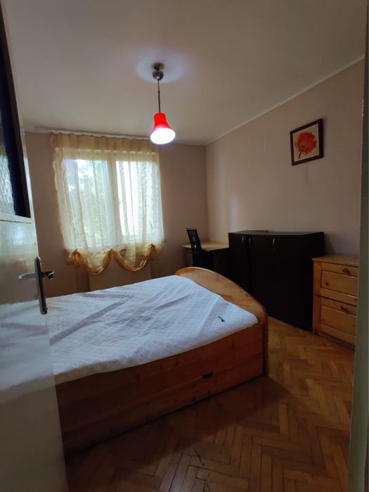 Inchiriez apartament cu 3 camere