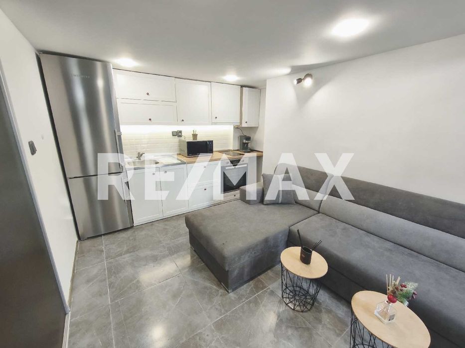 Дава се под наем Тристаен апартамент в Варна, Център - 75 кв.м за 687.99 € - Снимка #2