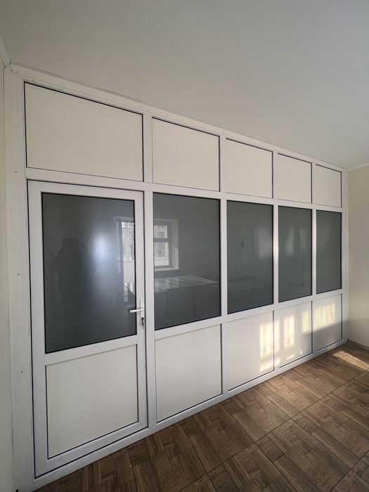 Пластиковые перегородки двери окна балконы