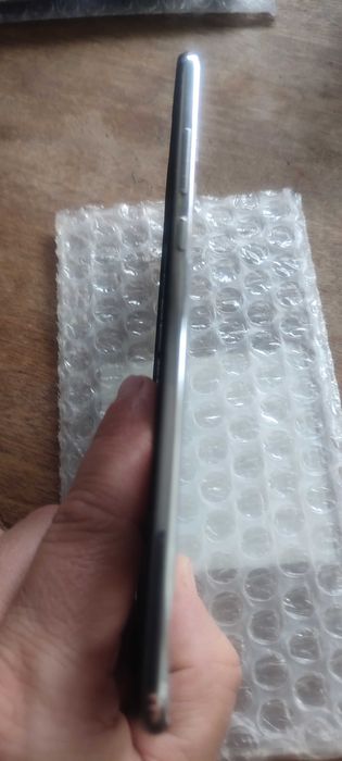 Продавам чисто нова рамка за дисплей за Huawei p30 lite