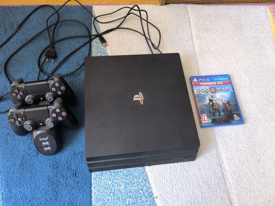 Продавам PS4 PRO 1T