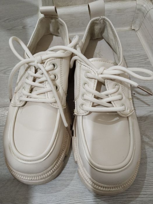 Женская обувь в хорошем состоянии