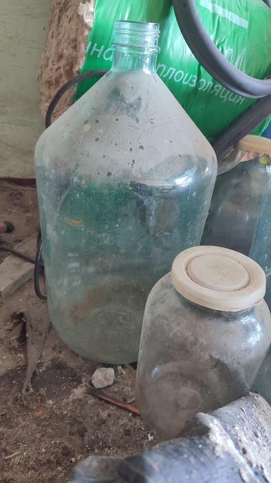 Продам бутыли.           20 л