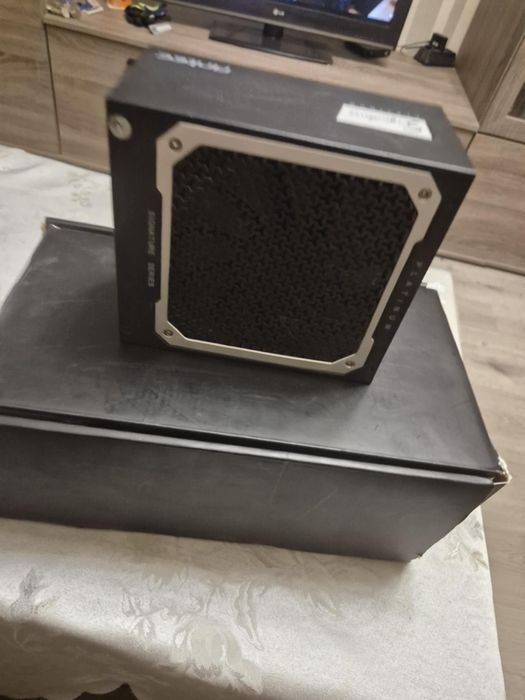 Видео карта и захранване . Използвани са 10 дни .