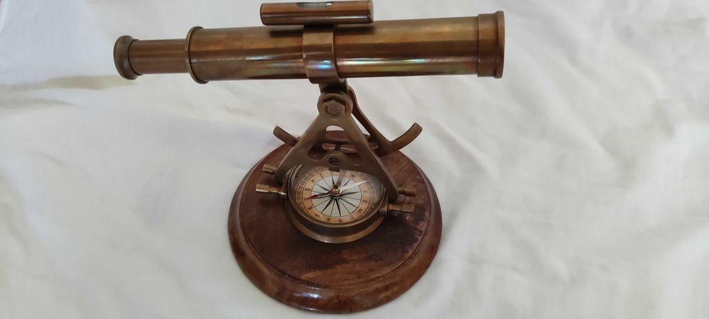 Секстанти и магнитни компаси - реплика