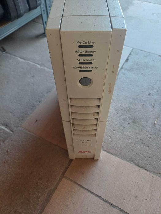 UPS APC Back-UPS RS 1000VA 600W cu AVR + protecție telefon/internet