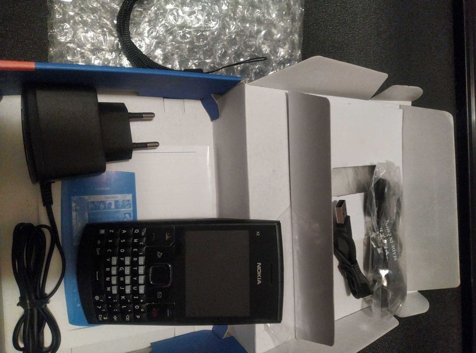 Телефон Nokia X2-01 QWERTY-клавиатура, microSD, Bluetooth. 0.3MP черен