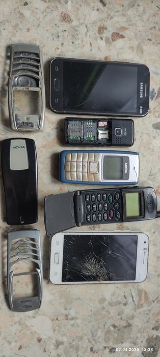 Разные зарядные устройства.