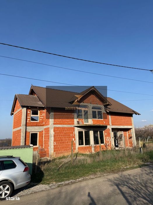 Casă semifinisată cu teren 806 mp Cetariu - Bihor
