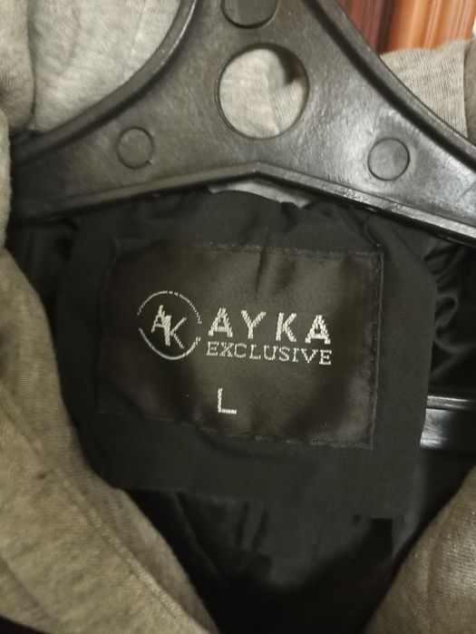 Продам пуховик с капюшоном