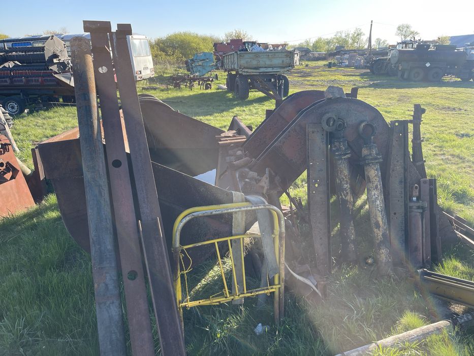 Продам погрузчик ковш на кировец К700