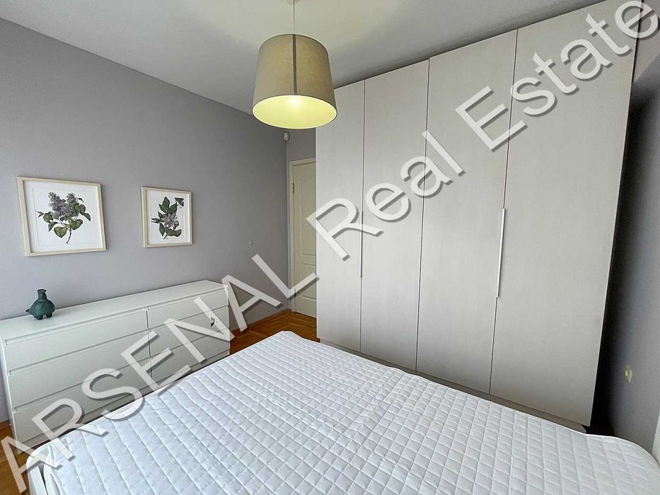 Тристаен апартамент под наем, Център