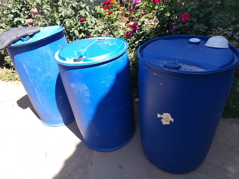 продам 200л пластмассовые бочки
